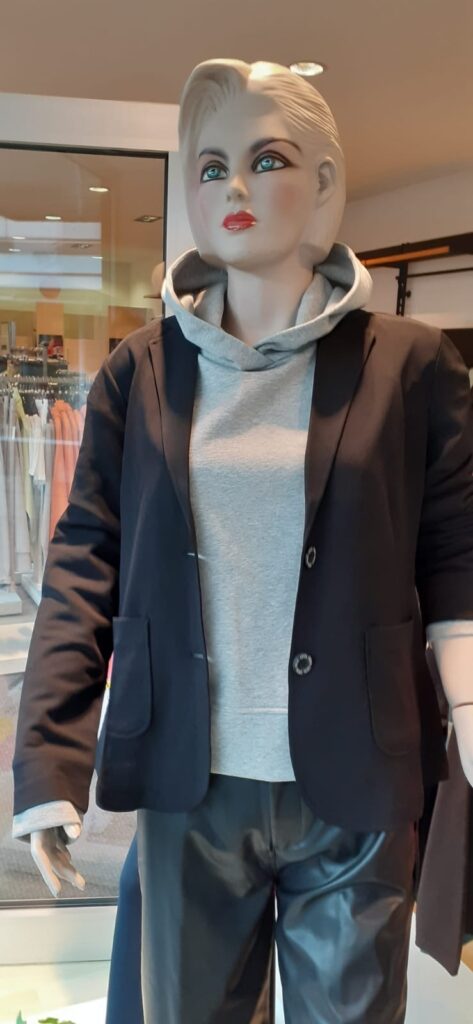 Blazer Cecil; Hoody Milano Italy