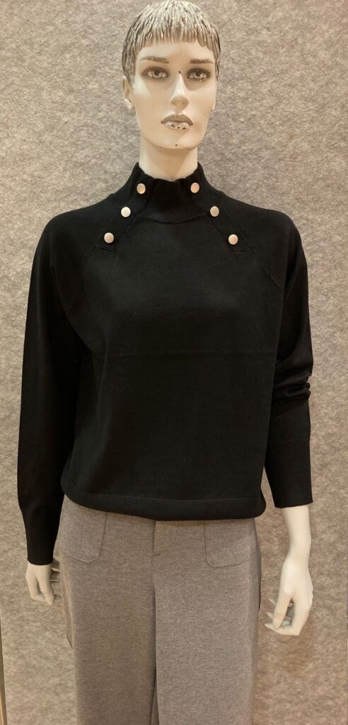 schwarzer Pullover mit Details